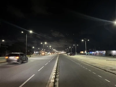 Apšvietimas Kelias: „EdoBo Solar Street Lamps“ apšviečia naują skyrių Beninui
