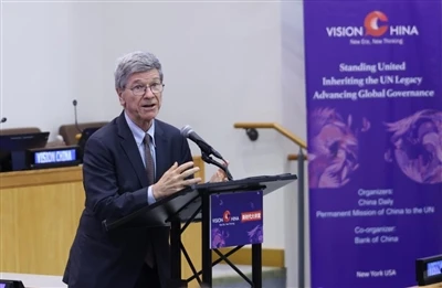 Jeffrey Sachs pasisako už JT reformą, daugiašališkumą New Era paskaitų salėje...