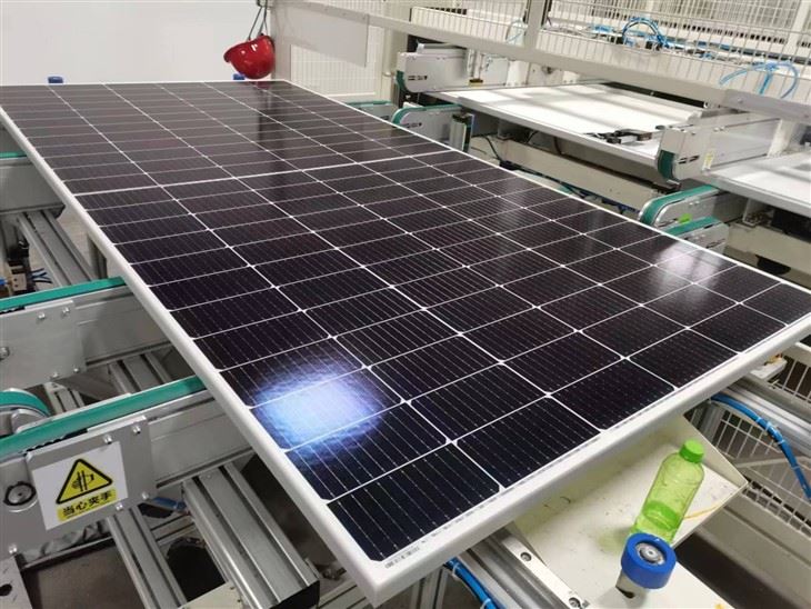Portable Solar Power System For Camping